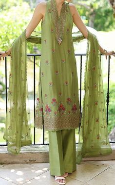 Bareeze Shirt Designs, Bareeze Pakistan, Chiffon Suits, Suit Dupatta, Chiffon Suit, Add Sleeves, Chiffon Dresses, Chiffon Collection, Embroidered Chiffon