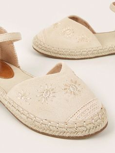 These 2024 New Spring/Summer Coastal Resort Style Embroidered Hollow-Out Comfort Flat Shoes offer a stylish and comfortable option for your spring and summer wardrobe. With intricate embroidered designs and a hollow-out design, these shoes add a touch of coastal flair to any outfit. Size US Ball Girth Foot Length Heel Height EUR36 US6 21.05 22.73 2.3 EUR37 US6.5 21.5 23.4 2.3 EUR38 US7 21.95 24.07 2.3 EUR39 US8 22.4 24.74 2.3 EUR40 US9 22.85 25.41 2.3 EUR41 US9.5 23.3 26.08 2.3 Type : Espadrille Beige Textile Sandals For Summer, Summer Beige Textile Sandals, Comfortable Cream Espadrilles For Spring, Summer Textile Sandals For Spring, Textile Summer Sandals For Spring, Embroidered Slip-on Espadrilles For Beach, Beige Flat Espadrilles For Spring, Cream Flat Espadrilles For Spring, Spring Closed Toe Textile Sandals