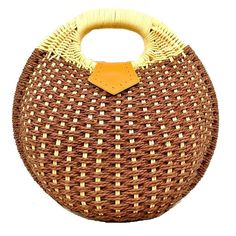 Stylish Shell Shape Straw Tote Handbag Hard Chic Round Rattan Summer Beach Bag Long Shoulder Strap Magnet Snap Closure Handmade Woven Bag Dimensions: 28cm(L) * 30cm(W) * 15cm(H) Trendy Brown Shoulder Bag With Round Handle, Brown Hobo Bag With Round Handle For Shopping, Brown Bucket Bag With Round Handle For Summer, Summer Shoulder Bag With Round Handle For Shopping, Brown Summer Bucket Bag With Round Handle, Summer Shopping Shoulder Bag With Round Handle, Brown Beach Bag With Detachable Handle For Summer, Casual Brown Shoulder Bag With Round Handle, Brown Top Handle Hobo Bag For Spring