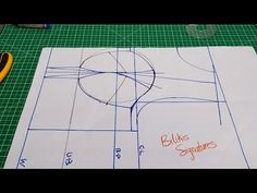 the drawing shows how to draw an object on paper with scissors and glue, as well as a ruler