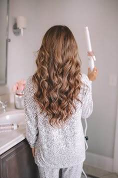 Curled Hair Reference, Long Beach Curls Hairstyles, Basic Curled Hair, Curls For Homecoming, Curled Hair For Long Hair, Simple Hair Curls, Different Types Of Curled Hair, Hoco Curled Hairstyles, 1.5 Inch Curls