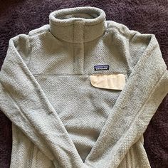 Patagonia Woman’s Size Small Fleece Pullover. Grey In Color With Off White Details. Never Worn. Brand New. Patagonia Fleece Grey, Patagonia Fleece Pullover Brown, Patagonia Womens Pullover, Patagonia Womens Fleece, Patagonia Micro D Snap-t Fleece Pullover, Patagonia Womens, Patagonia, Off White, Brand New