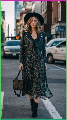 Edgy Bohemian, Cute Edgy Outfits, Bohemian Princess, Workwear Capsule Wardrobe, Stile Casual Chic, How To Wear Ankle Boots, Look Boho Chic, Fall Workwear, Short Ankle Boots