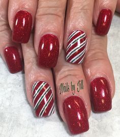 Christmas Season Nails, Christmas Ombre Nails, Christmas Ombre, Ombre Nails Short, Nail Deaigns, Holidays Nails, Christmas Present Nails, Dark Color Nails