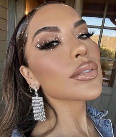 Bridal Makeup Rhinestones, Denim And Diamond Makeup, Diamond On Eyes Makeup, Diamonds On Makeup, Diamond Glam Makeup, Makeup Looks Diamond, Bridal Makeup With Rhinestones, Denim And Diamonds Makeup, Pearl Festival Outfit