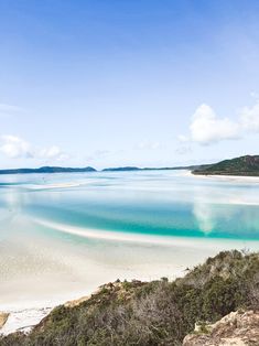 the water is very blue and clear on this beach in new zealand's south island