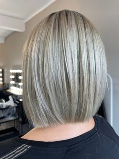 Bob Hairs, Grey Hair Looks, Bob Cuts, Medium Bob, Creative Hair, Choppy Bob Hairstyles, Choppy Bob, Creative Hairstyles, Ash Blonde