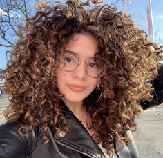 Milkshake Hair Products, Curly Hair Beauty, Natural Curly Hair Cuts, Layered Curly Hair, Curly Haircuts, Haircuts For Curly Hair, Curly Girl Method, Curly Hair Inspiration, Curly Girl Hairstyles