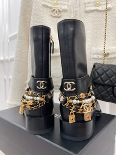 1:1 REPLICA SHOESPRODUCT DETAILSIncludes Shipping bags, dustbag sleeper, care manual, booklet, and tag. Feminine Boots, 19th Bday, Sophie's Choice, Futuristic Shoes, Chanel Women, Chanel Boots, Luxury Boots, Women's Ankle Boots, Walk This Way