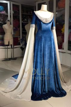 Elvish Dress, Era Victoria, Gaun Abad Pertengahan, Elven Dress, Blue Costume, Rapunzel Dress, Medieval Gown, Womens Costumes, Blue Costumes