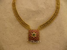 bejeweled by jewels Neck Pieces Jewelry, Antique Necklaces Design, Gold Jewelry Outfits, Antique Gold Jewelry Indian, Antique Jewellery Designs, Gold Necklace Indian Bridal Jewelry, Antique Bridal Jewelry, Antique Jewelry Indian, Gold Pendant Jewelry