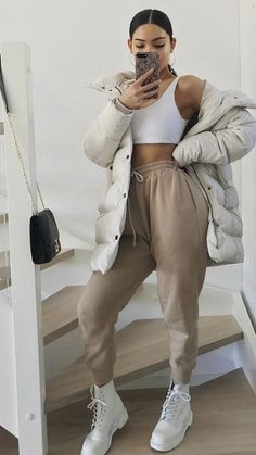 Timberland Boots Outfit Winter, White Combat Boots Outfit, Boots Women Outfit, White Timberland Boots, Combat Boot Outfit, White Boots Outfit, White Combat Boots, Outfit Botas