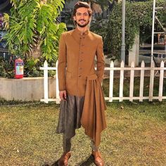 Koti For Men, Brown Outfits Men, Kurta Koti, Edgy Prints, Mens Indian Wear, Boys Kurta Design, Dresses For Men, Groom Fashion