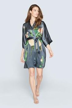 KIM + ONO Silk Kimono Handpainted Crane Short Robe – kimandono.com Short Kimono Robe, Night Shadow, Robes For Women, Silk Peonies, Silk Kimono Robe, Kimono Wrap, Painted Artwork, Short Kimono, Silk Robe