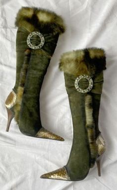 Maximalism Fashion Aesthetic, Peter Pan Kostüm, Boho Chic Skirts, Unique Boots, Pop Tabs, Mode Hippie, 20k Followers, Dr Shoes