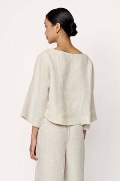 The Popover Top embodies timeless style, offering versatile options for every occasion. Made from premium 100% linen, it features a boxy cut with a cropped length and a sophisticated high neckline. Create a polished ensemble by pairing it with the matching Everyday Pant or opt for a casual look by teaming it with high-rise denim. Made with organic linen Lined with organic cottonHandmade in IndiaMachine wash cold, lay flat to dry, and warm iron as needed. Honoring Earth + Maker Our wovens are han Versatile Cropped Linen Tops, Chic Cropped Linen Tops, Cropped Linen Workwear Tops, Elegant Cropped Top For Loungewear, Chic Linen Top In Flax Color, Modern Linen Tops For Daywear, Elegant Flax-colored Tops For Spring, Elegant Flax Colored Tops For Spring, Sustainable Knitwear