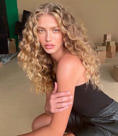 Dorit Revelis, 3a Hair, Growth Inspiration, Honey Blond, Highlights Curly Hair, Blonde Wavy Hair, Curly Hair Photos, Blonde Curly Hair, Blonde Curls