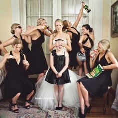 Top 15 photos you NEED for your wedding (or you'll kick yourself later!). Bridesmaid Pictures, Bridesmaid Funny, Creative Wedding Photo, Bridesmaids Photos, Foto Tips, Bridal Party Photos, Wedding Party Photos, Tampa Florida, Wedding Humor