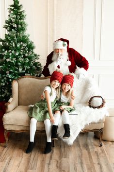 Christmas Minis With Santa, At Home Santa Pictures, Kids With Santa Pictures, Santa Poses With Kids, Mall Santa Photo Ideas, 3 Kids Christmas Pictures, Santa Session Photography, Santa Photo Ideas