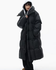 A long down jacket that will keep you warm just by putting it on. 

A full-fledged outerwear that can be used not only for town use but also for winter leisure. 

The long length makes it perfect for protection against the cold. 

◾️Model
Height/Weight: 162cm/40kg
Try size: S



Size (cm)
Length
Shoulder width
Chest measurement
Sleeve length


S
112
59
132
57


M
114
61
136
58.5


L
116
63
140
60 Superpuff Aritzia Long, Long Puffy Jacket, Winter In Toronto, Cold Outfit, Long Down Jacket, Long Down Coat, Canada Trip, Long Puffer Jacket, Outfits To Buy