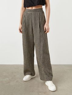 Fresh and Polished Business Casual Summer Fashion Mid Size Pants, Checked Pants Women Outfit, High Waist Casual Pants, Black Linen Pants Outfit Summer, Granola Chic, Pleated Linen Pants, Wide Leg Trousers Outfit, Linen Pants For Women, Light Pants