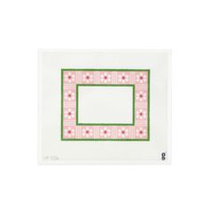 White needlepoint canvas with pink painted border with white and yellow daisies divided by white scallop details Scalloped Embroidery Border, Scallop Embroidery Border, Needlepoint Picture Frames, Background Needlepoint Stitches, Gingham Needlepoint, Scalloped Frame, Edges Design, Scallop Border, Poppy Design