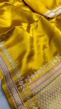 Handwoven Pure Mashru Silk plain Kaduwa Weaving border Saree... Mashru Silk Saree, Plain Silk Saree, Sarees Ideas, Sultan Dress, Halima Sultan, Bridal Anklet, Bengali Bride, Wedding Blouse Designs, Border Saree