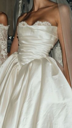 The Ivory Room Bridal, Wedding Dress Trends 2025, Wedding Dress Berta, Timeless Elegant Wedding, Bridal Aesthetic, Wedding Dress Strapless, Dresses Unique, Pretty Wedding Dresses, Wedding Ideas Dresses