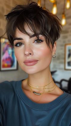 22 Alluring Hairstyles for Women with Big Foreheads Pixie Big Forehead, Pixie Haircut For Big Forehead, Long Pixie Cut With Bangs, Pixie With Bangs, Short Summer Haircuts, Celebrity Short Haircuts, Pixie Bangs, Easy Short Haircuts, Haircut Tip