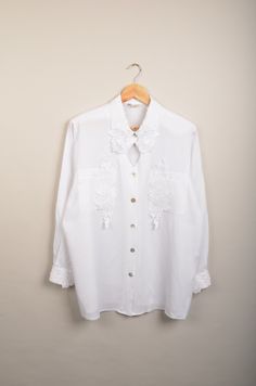 "vintage white bohemian blouse in great vintage condition. This white blouse is a very nice vintage item with great details. Size: 42 (check the measurements) Measurements: - Chest(armpit to armpit)59cm(23.2\") - Length from the backside(Center bottom of the collar to center bottom of the garment): 78cm(30.7\") - Sleeve(COLLAR seam to end of arm cuff): 44cm(17.3\") NOTE: Due to the age, clothing/items can shrink or it may be that the sizing from that time the item was made in, is not the same as Oversized Summer Blouse With Collar, Oversized Collar Blouse For Summer, White Collared Blouse For Summer, White Collared Blouse For Fall, Casual White Blouse With Boho Collar, White Relaxed Fit Blouse With Collared Neckline, White Buttoned Blouse For Fall, White Blouse With Relaxed Fit And Collared Neckline, White Collared Shirt With Buttons