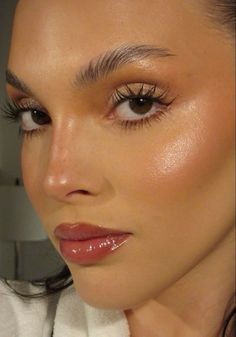 Dewy Blush Makeup, Glossy Makeup Look Dewy Skin, Dewy Natural Makeup, Dewy Summer Makeup, Light Glam, Glowy Makeup Look, Natural Glowy Makeup, Kesha