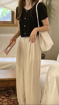 Travel Comfy Outfit Summer, Mute Color Outfits, Korean Fashion 2024, Simple Casual Outfits, Modesty Outfits, Korean Fashion Trends, Basic Outfits