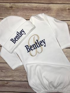 "How adorable is this Newborn Baby Boy Outfit? It's perfect for a baby shower gift or coming home from the hospital outfit! A personalized baby outfit is always something the proud parents will cherish! The COMPLETE SET include a gown or bodysuit, beanie hat, bib, and burp cloth. All items are high quality interlock knit and available in sizes 0-3 and 3-6 month. The 0-3 month will fit a newborn. This Baby Boy Clothing set can be embroidered with his Name or Monogram with any color thread. An ini Personalized Fitted White Sets, Personalized Fitted White Set, Baby Boy Take Home Outfit, Baby Boy Baby Shower Gift, Newborn Boy Coming Home Outfit, Boy Baby Shower Gift, Boy Coming Home Outfit, Outfit Baby Boy, Proud Parents