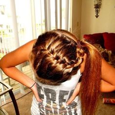 Really cute hair for soccer or any sport! I actually go to parties with this hair! You can dress it up or down! Summer Ponytail, Dani California, Braided Pony, Sport Hair, A Ponytail, Low Ponytail, Inspiration Instagram