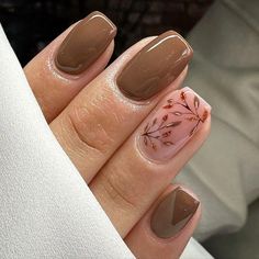 Leaf Nail Art Designs, Ongles Beiges, Leaf Nail Art, Fall Leaves Nail Art, Brown Nails Design, Natural Nail Designs, Gel Nail Art Designs, Beige Nails