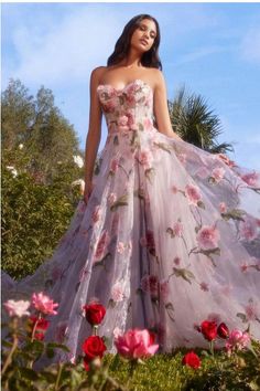 Portrait Of A Rose Strapless Floral Organza Tulle Maxi Gown فستان زهري, Floral Dress Wedding Guest, Train Fabric, Strapless Organza, Sweetheart Corset, Dress Smart, Organza Gown, Rose Gown, Silk Prom Dress