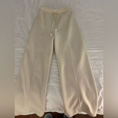 Brand New, Never Worn Chic Beige Sweatpants For Loungewear, Chic Beige Relaxed Fit Sweatpants, Chic White Winter Pants, Beige Full Length Sweatpants With Elastic Waistband, Cream Wide Leg Sweatpants With Elastic Waistband, Cream Wide-leg Sweatpants With Elastic Waistband, Wide Leg Beige Sweatpants For Winter, Cream Wide Leg Relaxed Fit Sweatpants, Beige High Waist Relaxed Fit Sweatpants