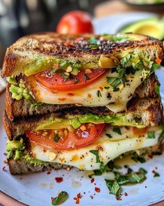 Grilled Mozzarella Sandwiches, Cheese And Tomato Sandwich, Tomato Grilled Cheese, Savoury Pancakes, Mozzarella And Tomato, Avocado And Tomato, Healthy Fast Food, Easy Egg Recipes, Tomato Season