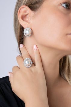 Pearl Diamond Ring Designs, Elegant Open Ring For Evening, Elegant White Ring For Evening, Elegant Gemstone Rings For Evening, Elegant Evening Diamond Ring With Gemstone, Elegant White Ring For Evening Occasions, Elegant White Evening Ring, Luxury Evening Ring, Luxury Evening Ring Jewelry