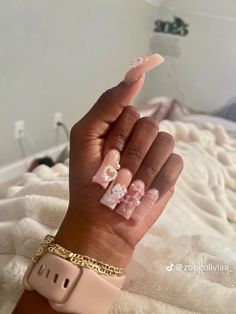 Highschool Outfits, Nail Designs Ideas, Black Acrylic Nails, Acrylic Nail Set, Pink Ombre Nails, Kitty Accessories, Duck Nails, Glow Nails, Exotic Nails