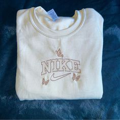 Embroidered Crewneck Super Trendy And Cute Size Small Color: Tan 50% Cotton 50 % Polyester Butterfly Crewneck, Nike Girl, Embroidered Items, Cute Crewneck, Cute Nike Outfits, Pink Crewneck Sweatshirt, Custom Nike, Boxy Sweater, Woven Sweater