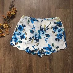 Brand New Love Tree Los Angeles Floral Shorts With Pockets And Side Zip. Love Tree, Floral Shorts, New Love, Shorts With Pockets, Side Zip, Anthropologie, Angeles, Womens Shorts, Brand New