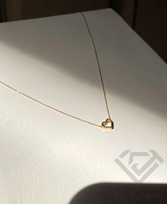 Locket Necklace Aesthetic, Jwellary Unique, Minimalist Accessories Jewellery, Simplistic Jewelry, Simple Necklace Designs, قلادات متدلية, Jewelry Necklace Simple, Gold Minimalist Jewelry, Locket Design