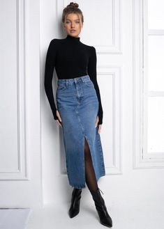 Women Fall Work Outfits 2023, Denim Skirt Outfit Office, Desk To Dinner Outfit, Long Denim Skirt Outfits Winter, Denim Skirt Office Work Outfits, Formal Denim Dress, Black Jeans Skirt Outfit Winter, Long Skirt Winter Outfit Casual, Long Blue Denim Skirt Outfit