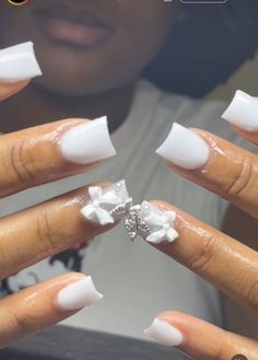 Pretty White Nails Acrylic, White Nail Sets With Designs, White Birthday Nails Square, White Shirt Nails With Designs, Short White Nails With Charms, Short Cute Simple Nails, White Nails Short Design, White Finger Nails, Nut White Nails Acrylic With Design