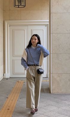 Spring Outfits Korea, Cold Aesthetic, Old Money Vintage, Horse Clothes, Korean Pants, Chino Pants Women, Smart Casual Office, Polo Knit, Fall Outfits Korean