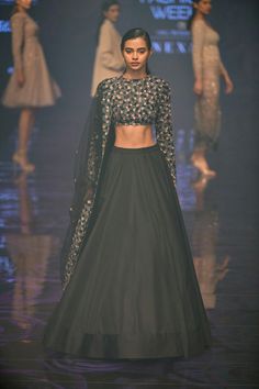 Gorgeous Lehengas, Indian Skirts, Fashion Week Winter, Lehnga Dress, Choli Designs, Indian Dresses Traditional