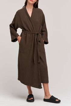 Without realizing it, this robe could quickly become the VIP of your closet. Crafted from a breezy cotton gauze that has a soft texture while being sturdy and durable, this effortless staple is feels wonderful from dawn till dusk. Be sure to check out the Mini Cotton Gauze Robe. Terry Cloth Robe, Velvet Tees, California Cool, Soft Texture, Terry Cloth, Soft Textures, Midi Length, Vintage Black, Lounge Wear