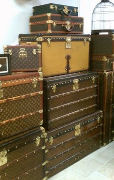 Louis Vuitton Trunks, Louis Vuitton Travel, Antique Trunk, Vintage Trunks, Steamer Trunk