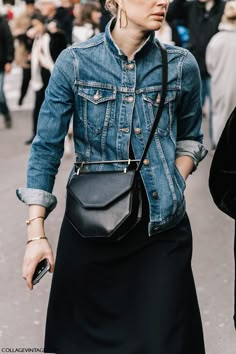 PFW Street Style I | collage de la vendimia Pfw Street Style, Denim Street Style, Jeans Trend, Looks Jeans, Look Jean, Denim On Denim, Looks Style, Mode Inspiration